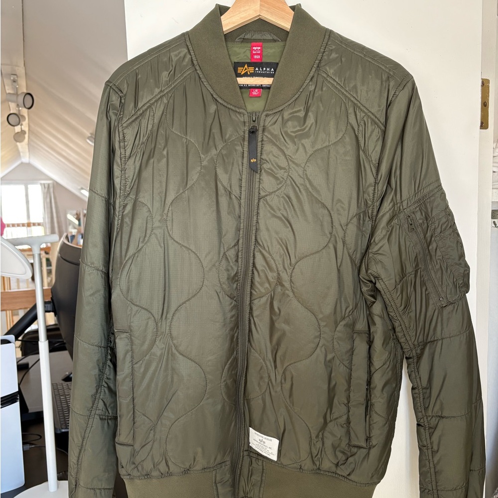 Alpha Industries Men's Green Quilted Bomber Jacket size large